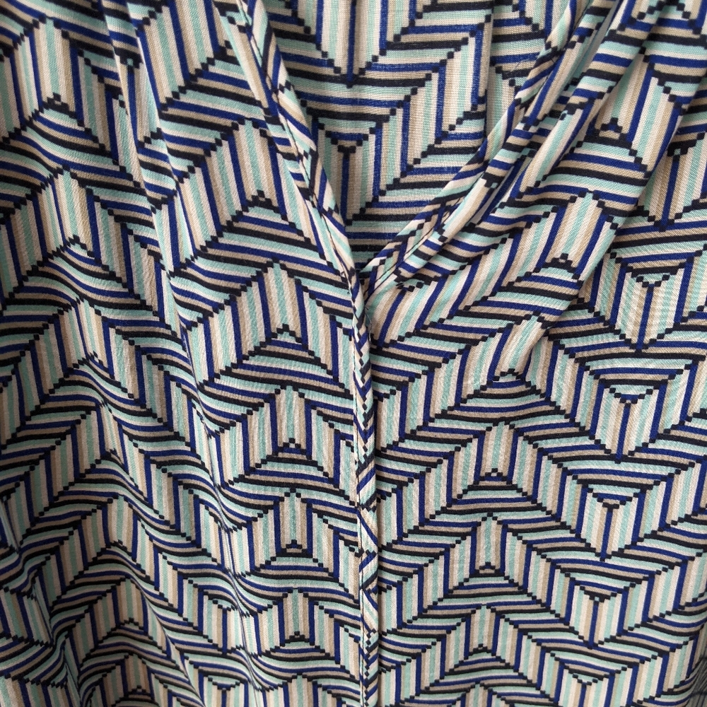 EUC V-neck hi-low top - Picture 6 of 6